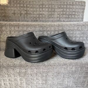 CROCS Black Siren clogs. Size 8 women